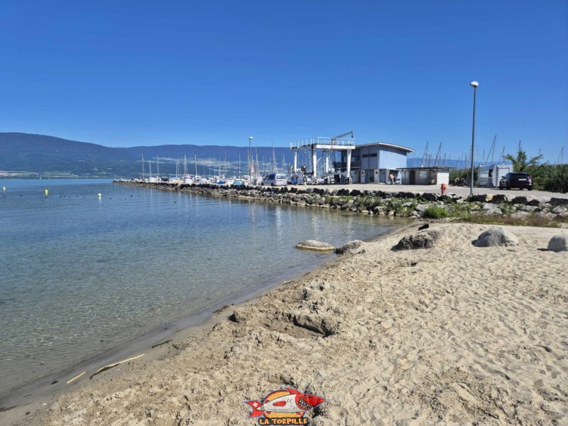Les photos au niveau du côté est de la plage de Cheyres. Plage de Cheyres, Canton de Fribourg, lac de Neuchâtel.