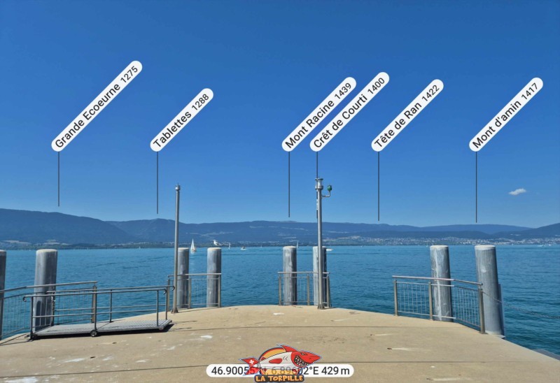 La vue direction nord-nord-ouest depuis le débarcadère de Chevroux. Tablettes, Mont Racine.