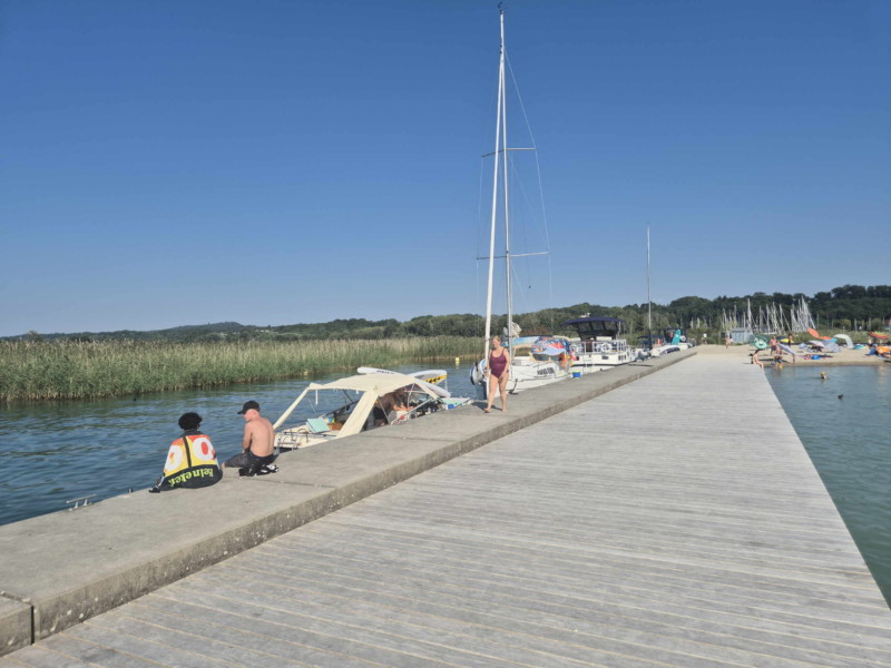 Deck. Plage de Gletterens, Broye fribourgeoise, lac de Neuchâtel.