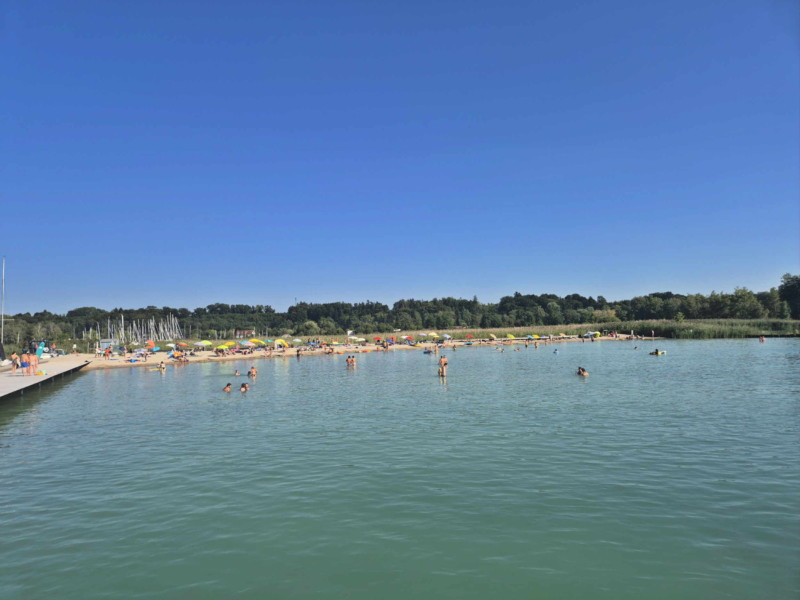 Depuis lac. Plage de Gletterens, Broye fribourgeoise, lac de Neuchâtel.