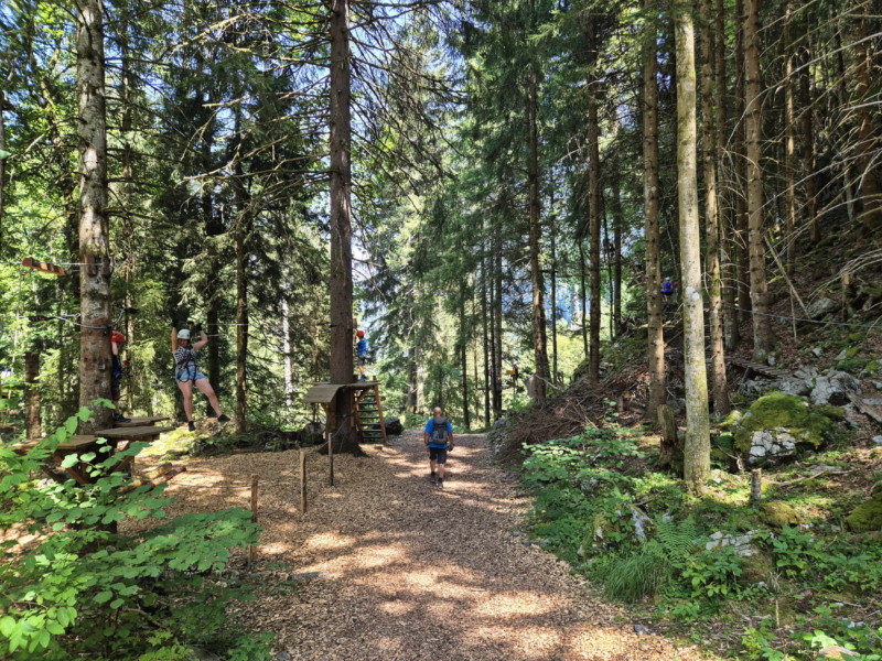Ateliers. Accrobranche, Organic Adventure Park. Champéry, Val d'Illiez, Bas-Valais.