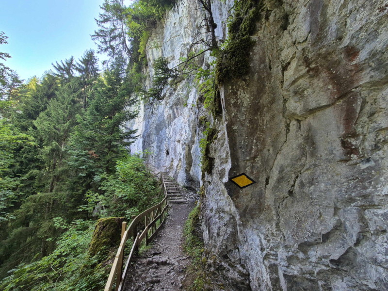 Niveau 1. Balade par la Galerie Défago, Champéry, Val d'Illiez.