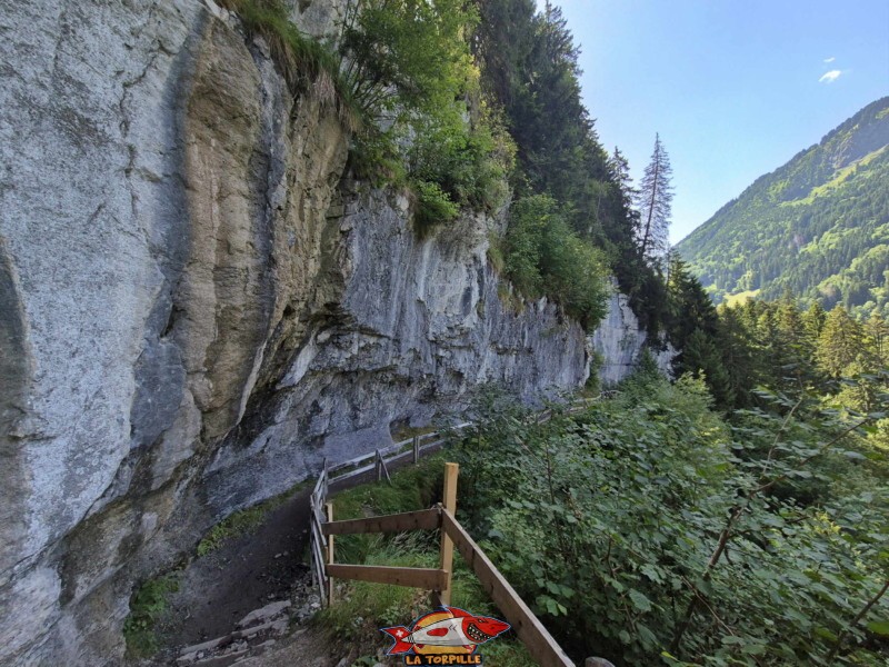 Niveau 1. Balade par la Galerie Défago, Champéry, Val d'Illiez.