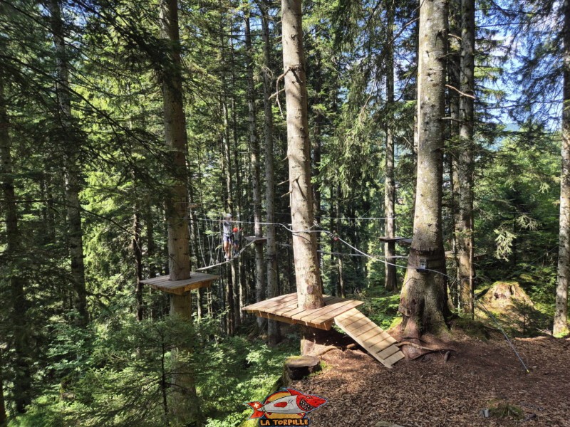 Ateliers. Accrobranche, Organic Adventure Park. Champéry, Val d'Illiez, Bas-Valais.