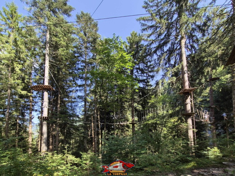 Ateliers. Accrobranche, Organic Adventure Park. Champéry, Val d'Illiez, Bas-Valais.