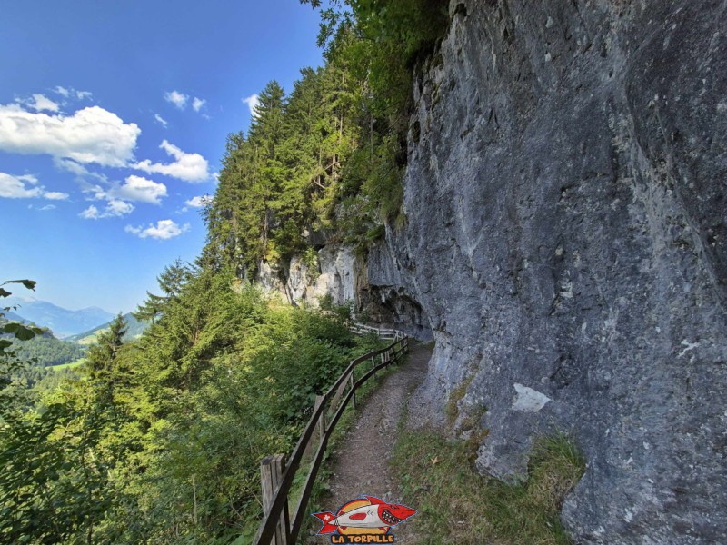 Niveau 1. Balade par la Galerie Défago, Champéry, Val d'Illiez.