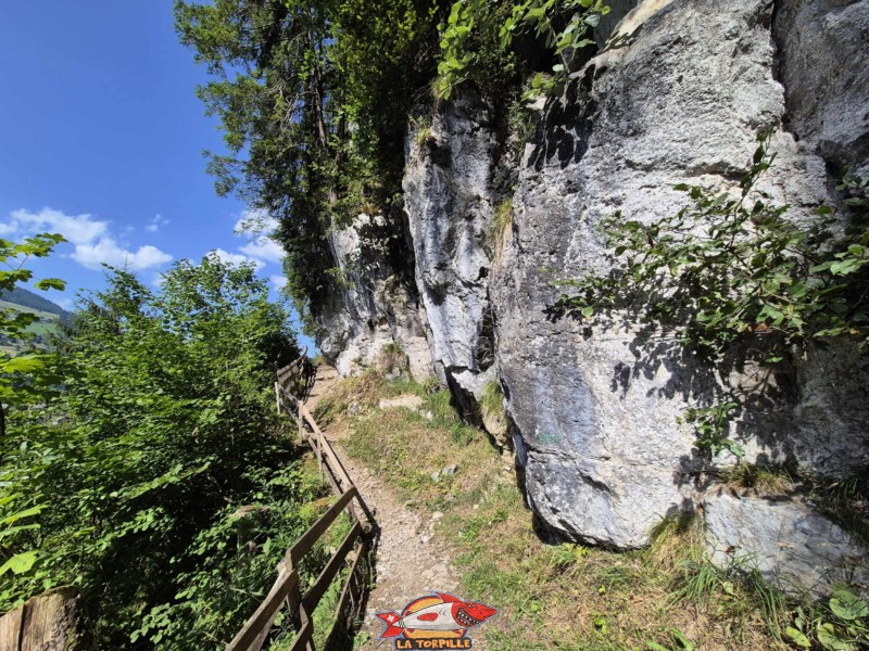 Niveau 1. Balade par la Galerie Défago, Champéry, Val d'Illiez.