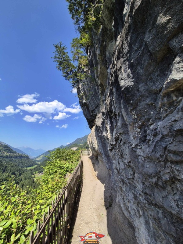 Niveau 1. Balade par la Galerie Défago, Champéry, Val d'Illiez.