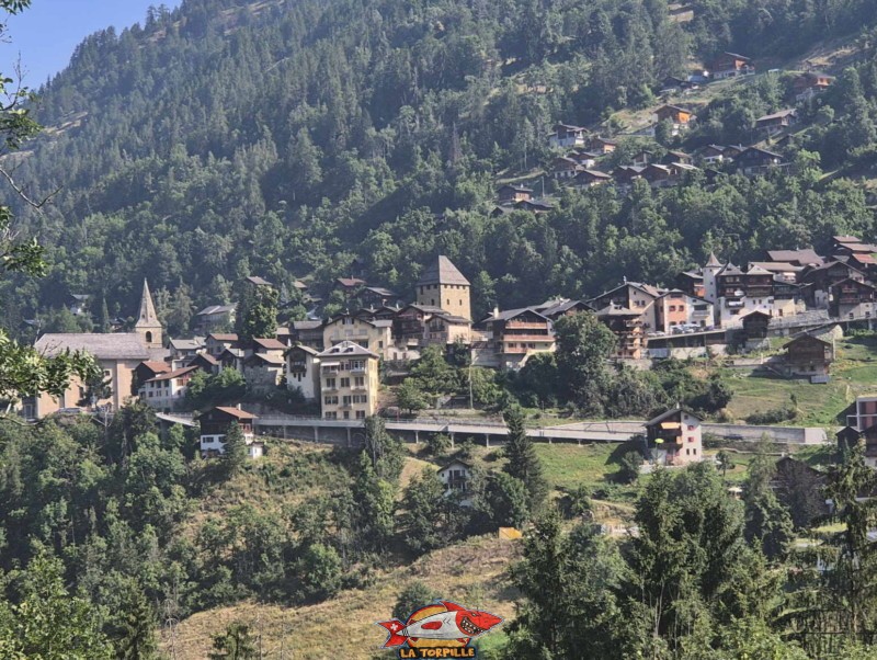 Tour de Vissoie depuis la route de Vissoie-Grimentz