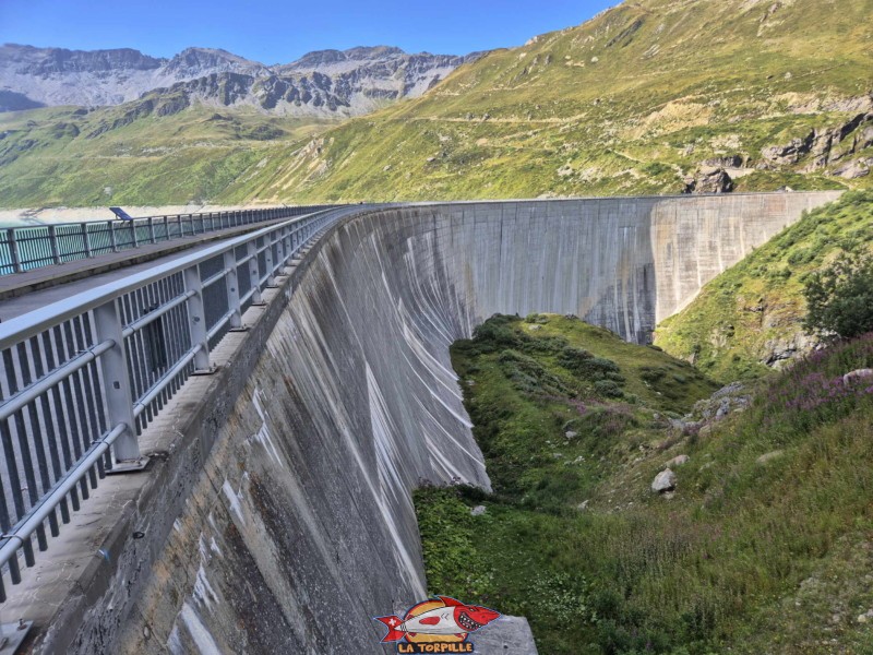 Coté aval. Barrage de Moiry, Val d'Anniviers. 