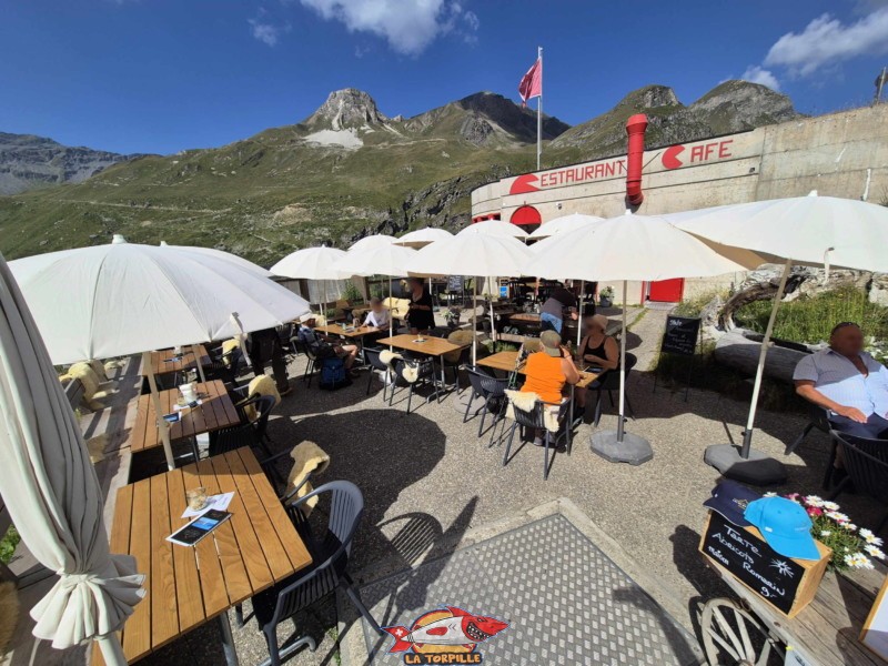 Le restaurant du barrage de Moiry. Barrage de Moiry, Val d'Anniviers. 
