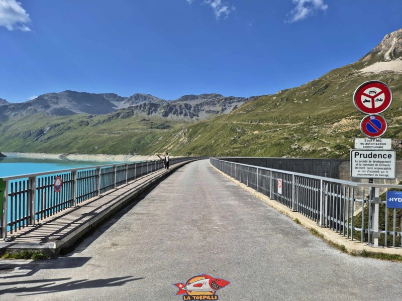 Couronnement direction Ouest. Barrage de Moiry, Val d'Anniviers.