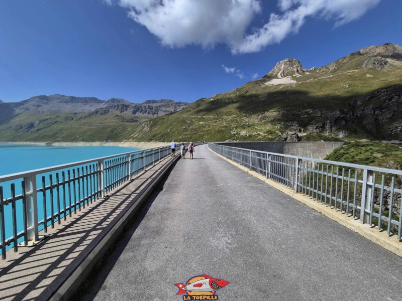 Couronnement direction Ouest. Barrage de Moiry, Val d'Anniviers.