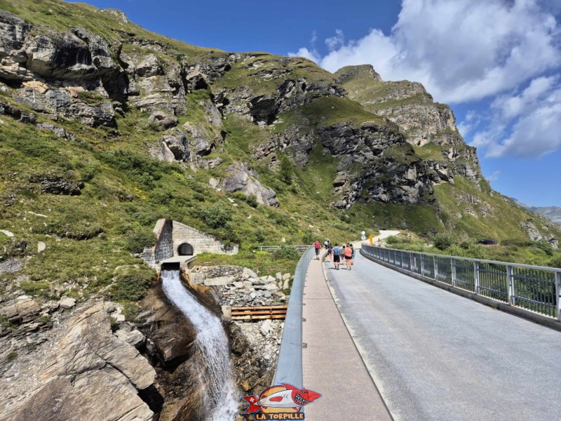 Couronnement direction Ouest. Barrage de Moiry, Val d'Anniviers.