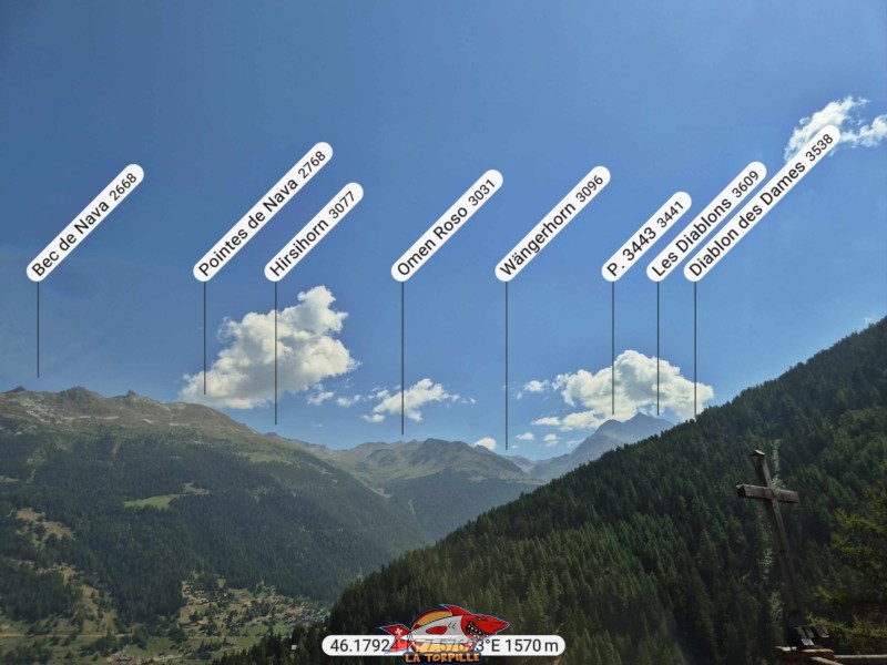 La vue direction est depuis le parvis de l'église de Grimentz. La vue direction est depuis le parvis de l'église de Grimentz.