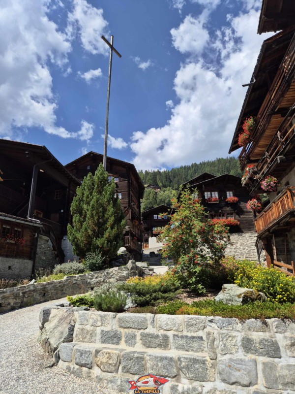 Place du Coher. Village de Grimentz, val d'Anniviers, Valais central.
