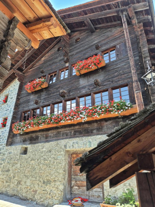 Maison bourgeoisiale. Village de Grimentz, val d'Anniviers, Valais central.