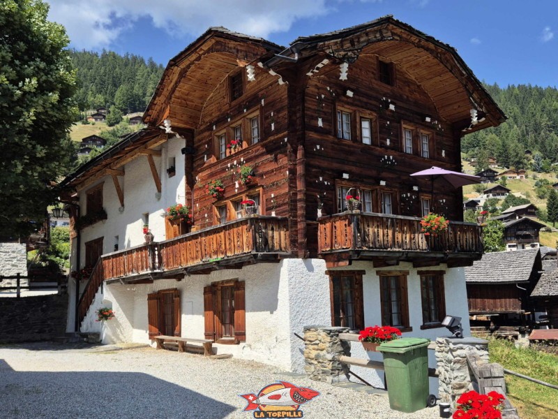 Ancienne cure. Village de Grimentz, val d'Anniviers, Valais central.