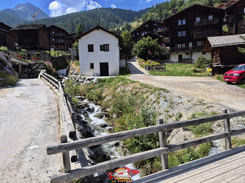 Four banal. Village de Grimentz, val d'Anniviers, Valais central.