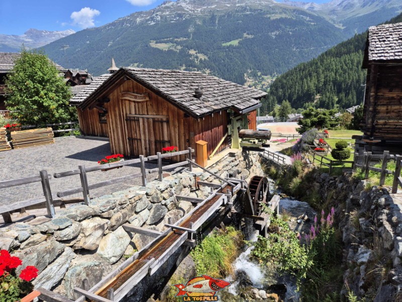 Moulin et scierie. Village de Grimentz, val d'Anniviers, Valais central.