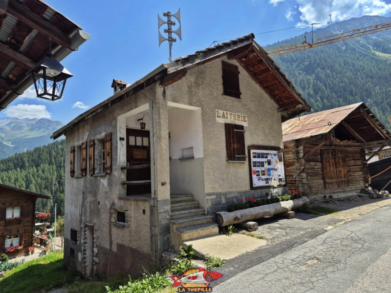 Ancienne laiterie. Village de Grimentz, val d'Anniviers, Valais central.