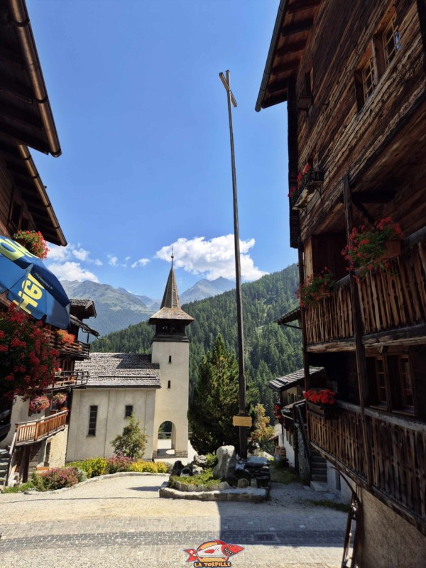 Place du Coher. Village de Grimentz, val d'Anniviers, Valais central.