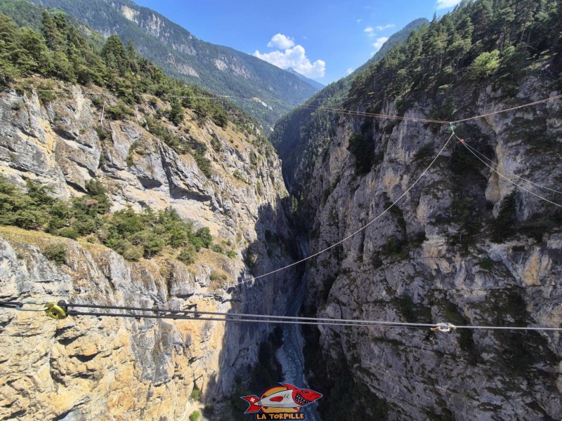 Panorama, vue nord. Pont Suspendu de Niouc, val d'Anniviers.