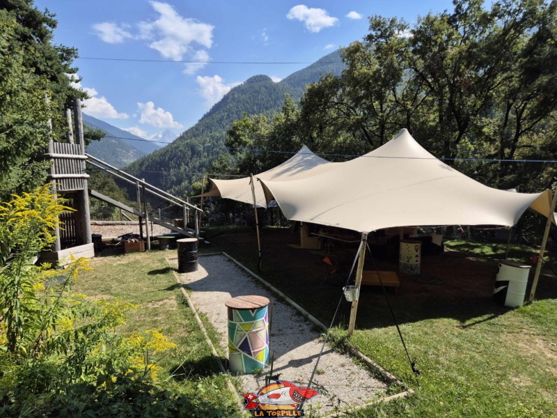 Tente. Pont Suspendu de Niouc, val d'Anniviers.
