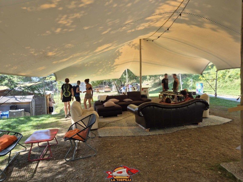 Tente. Pont Suspendu de Niouc, val d'Anniviers.