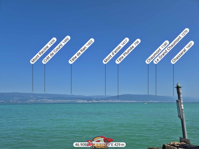 La vue direction nord depuis la plage de Gletterens. Mont Racine, Tête de Ran, Mont d'Amin.