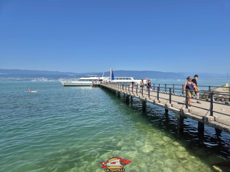 Ponton, vue d'ensemble. Débarcadère de Portalban, compagnie LNM, lac de Neuchâtel