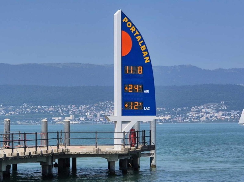 Ponton, Extrémité. Débarcadère de Portalban, compagnie LNM, lac de Neuchâtel