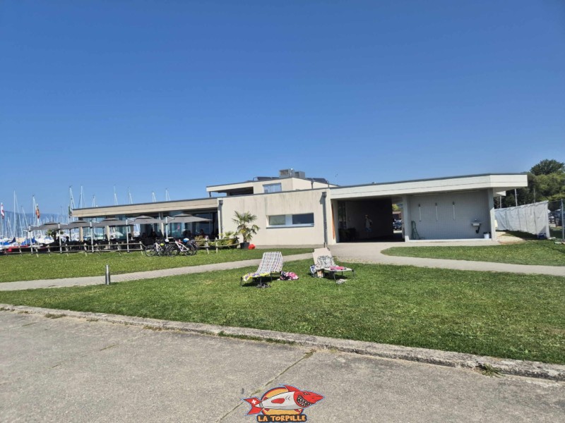 Pelouse, zone restaurant