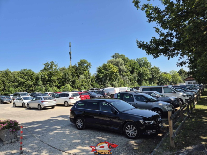 Parking. Plage de Cudrefin, Canton de Vaud, lac de Neuchâtel.