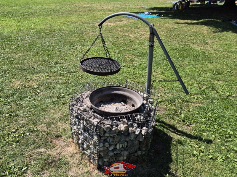 Grills. Plage de Cudrefin, Canton de Vaud, lac de Neuchâtel.
