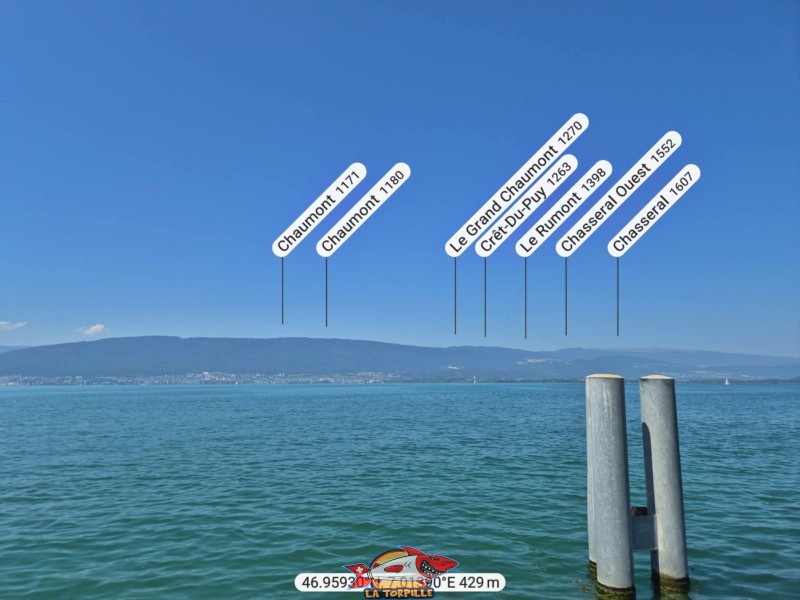 La vue direction nord depuis le débarcadère de Cudrefin. Chaumont.