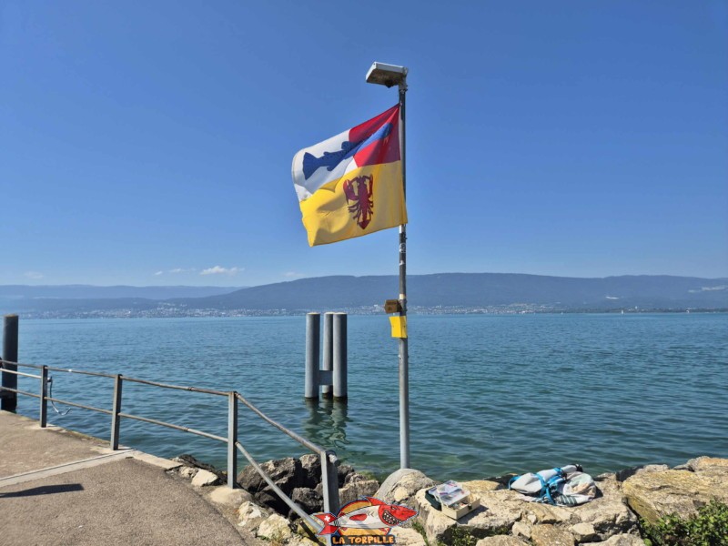 La digue du port de Cudrefin en direction du débarcadère.