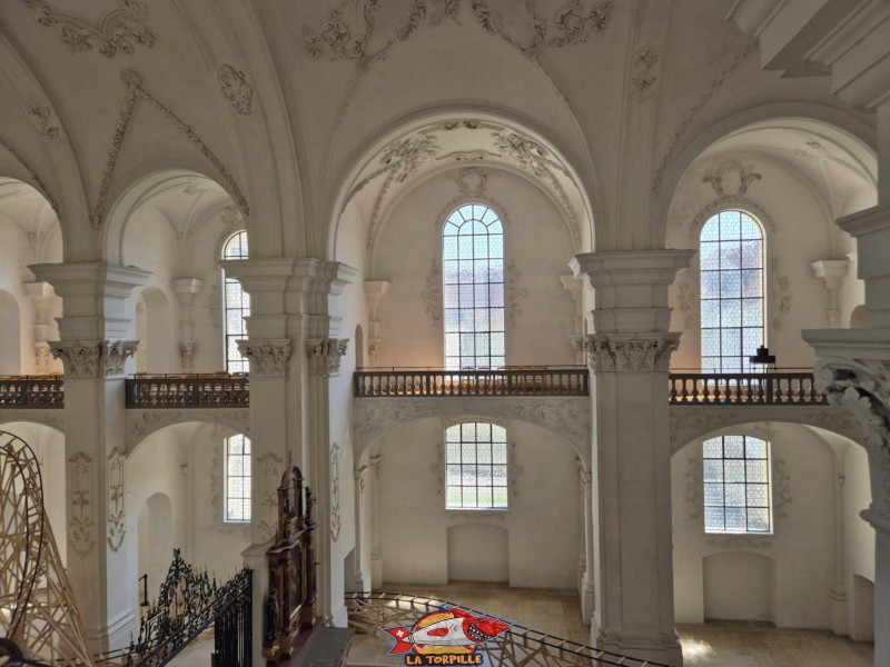 Intérieur. Le côté sud de l'abbatiale. Abbatiale. L'abbaye de Bellelay, Commune de Saicourt, Jura bernois.