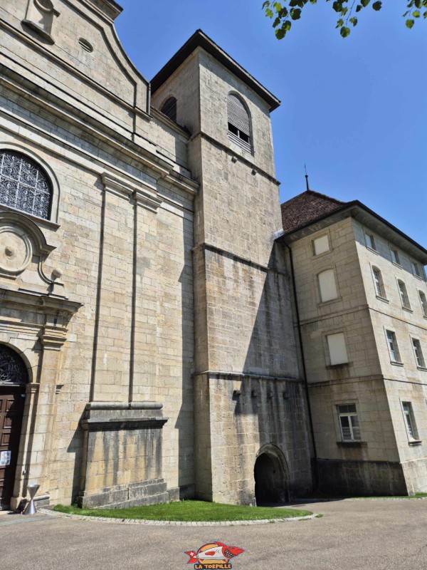 La tour sud depuis l'extérieur. Abbatiale. L'abbaye de Bellelay, Commune de Saicourt, Jura bernois.