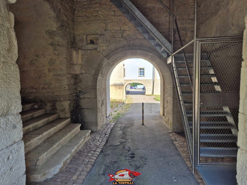 Le bas des escaliers métalliques qui permettent de monter au sommet de la tour sud. Abbatiale. L'abbaye de Bellelay, Commune de Saicourt, Jura bernois.