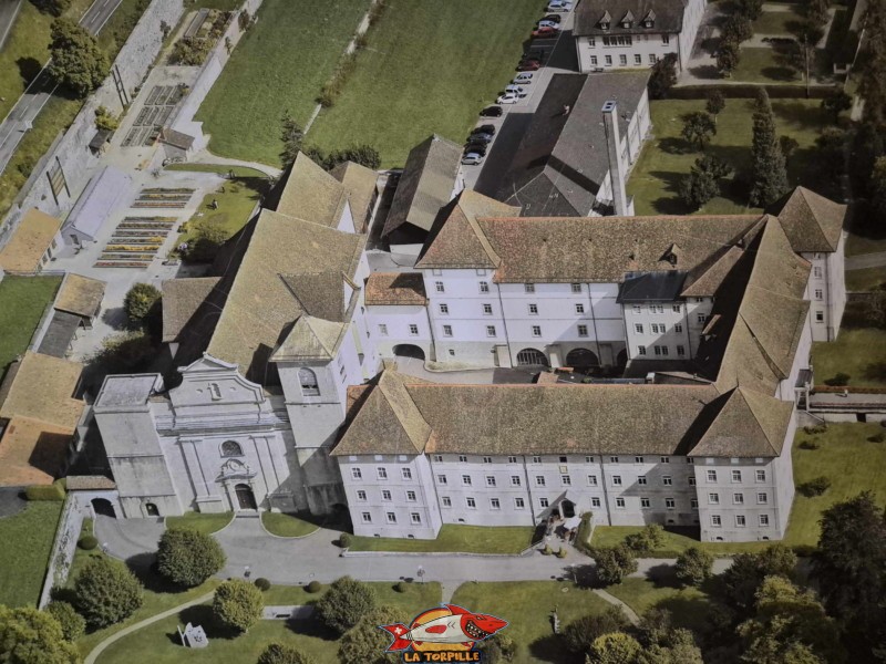 Vue d'ensemble. L'abbaye de Bellelay, Commune de Saicourt, Jura bernois.