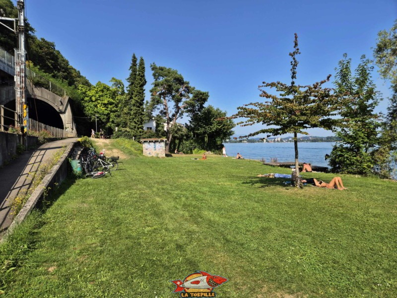 Les photos depuis le côté sud de la zone de baignade de Funtelen.