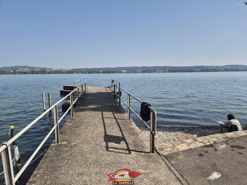Le ponton au sud du port d'Alfermée. Plage du Port Alfermée, Douanne-Daucher, Twann-Tüscherz.
