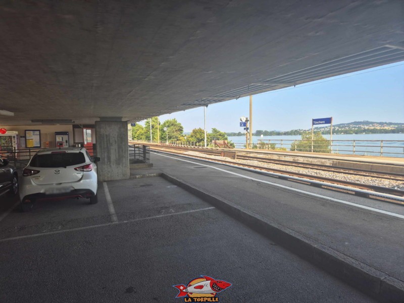 Le parking pour joindre le débarcadère de Daucher-Aflermée se trouve au niveau de la gare de Daucher. (Tüscherz)