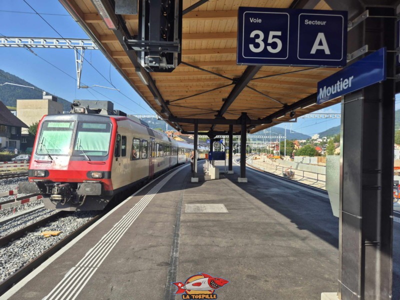 Le train en gare de Moutier. Gorges de Court - Moutier