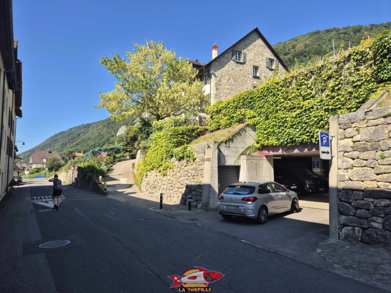 Le parking souterrain à côté du funiculaire.