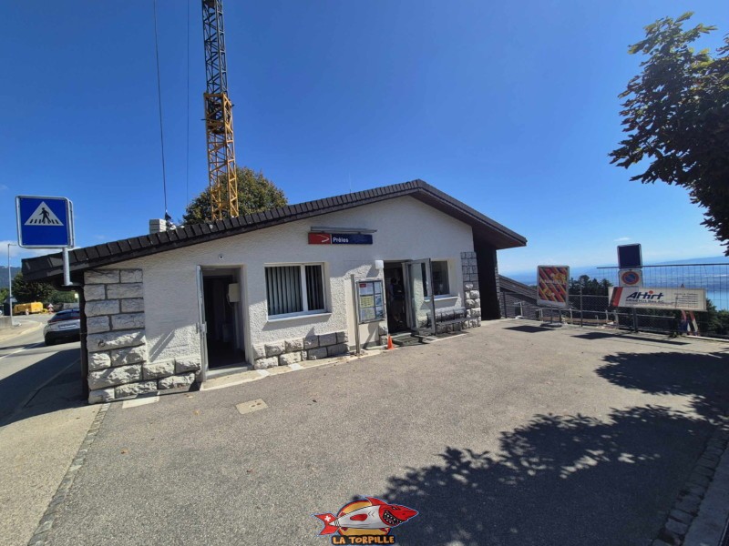 La station supérieure se trouve à Prêles.