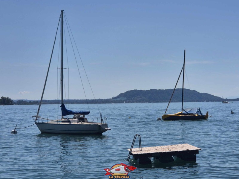 Lac. Plage de Chlyne Twann, lac de Bienne, Gléresse, Lygerz.