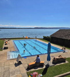 🏊🏖️ Plage et Piscine Extérieure de Douanne