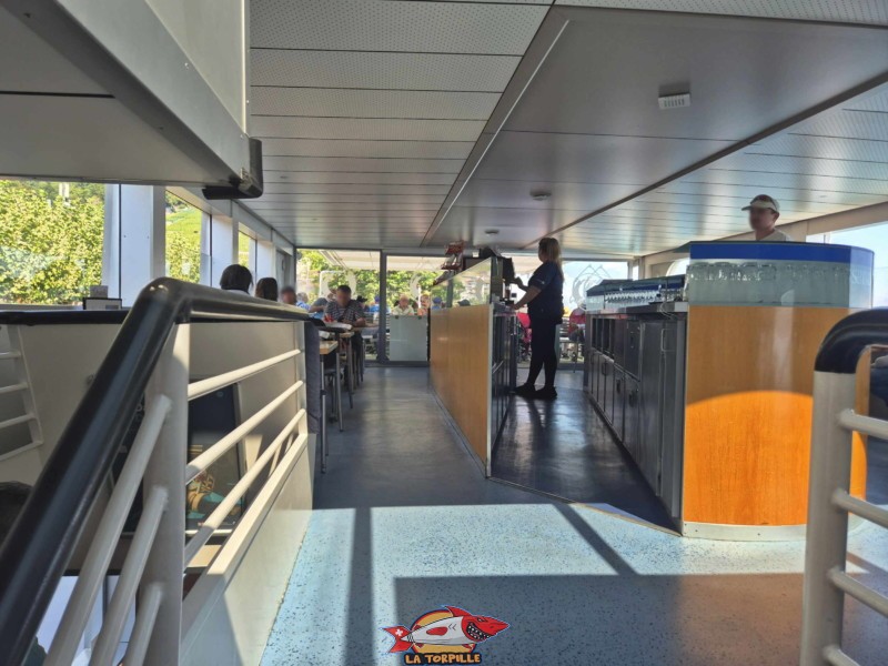 L'intérieur du bateau.